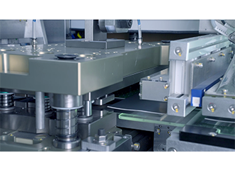 多工位裁斷疊片一體機(jī)